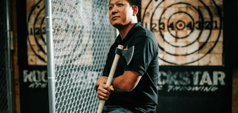 Read more about the article Axe Throwing Thrills: Try the Hottest Indoor Sport
